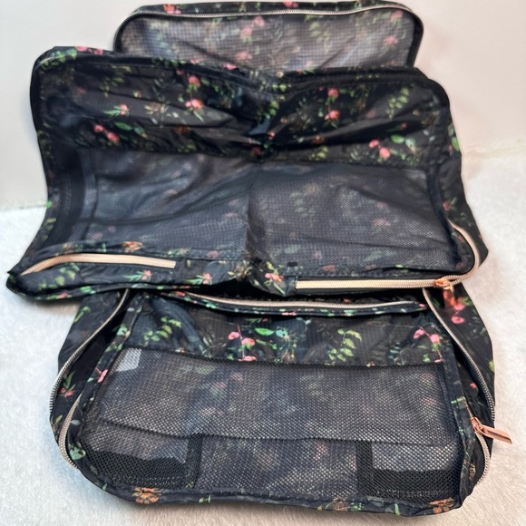 Black Boxy Travel Bag with Durable Fabric ✈️🌴 - Picture 3 of 6